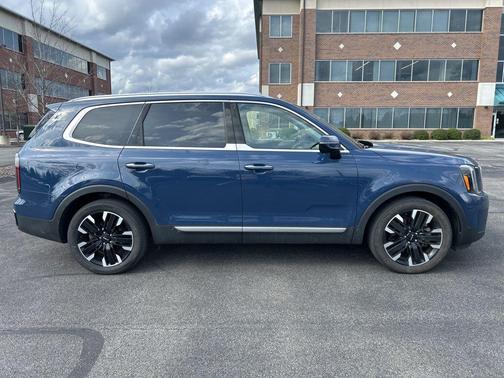 Midnight Lake Blue 2023 Kia Telluride SX