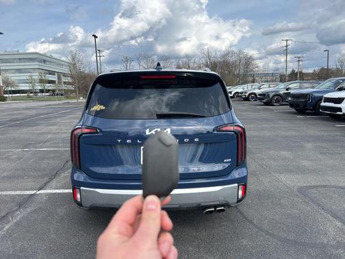 Midnight Lake Blue 2023 Kia Telluride SX