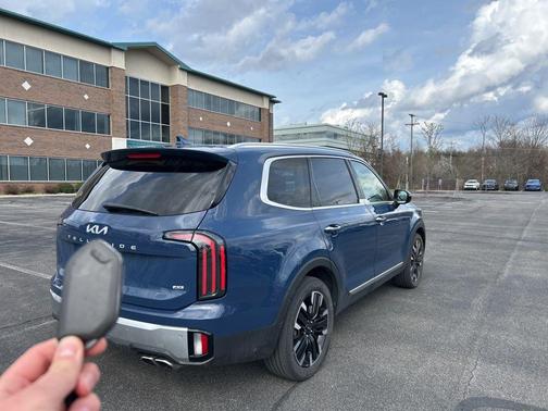 Midnight Lake Blue 2023 Kia Telluride SX