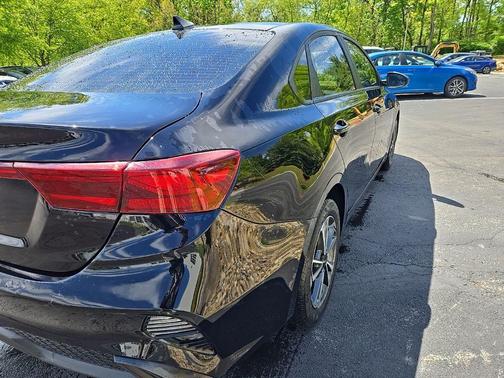 Aurora Black 2022 Kia Forte LXS
