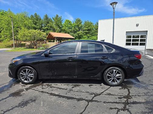 Aurora Black 2022 Kia Forte LXS