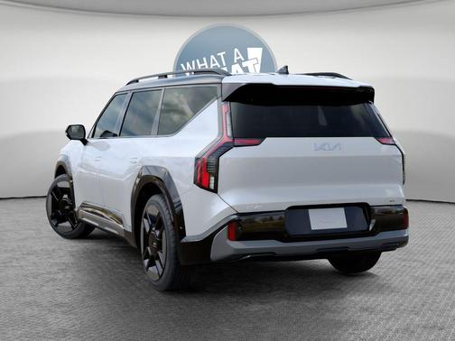 Glacial White Pearl 2026 Kia EV9 GT-Line