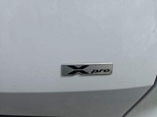 Glacier White Pearl/Ebony Black Roof 2023 Kia Sportage S