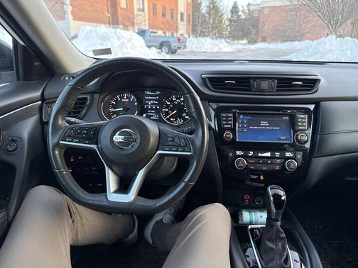 2017 Nissan Rogue SV