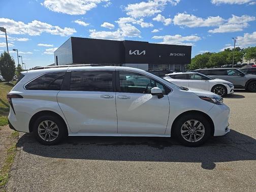 Wind Chill Pearl 2024 Toyota Sienna XLE