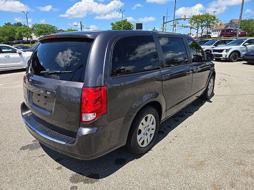 Granite Crystal Metallic Clearcoat 2019 Dodge Grand Caravan SE
