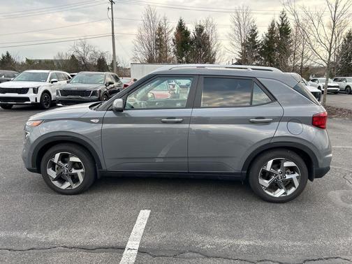 2021 Hyundai VENUE SEL