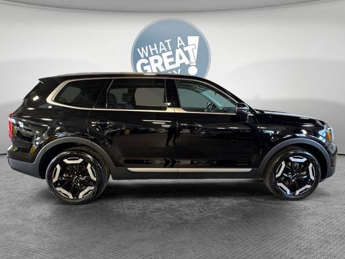 Ebony Black 2024 Kia Telluride S