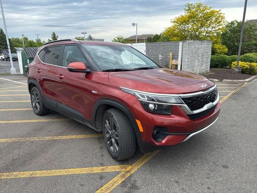 Mars Orange 2023 Kia Seltos S