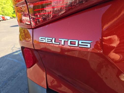 Mars Orange 2023 Kia Seltos S