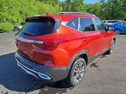 Mars Orange 2023 Kia Seltos S