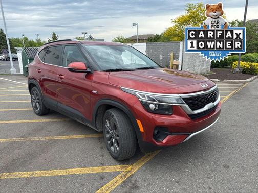 Mars Orange 2023 Kia Seltos S