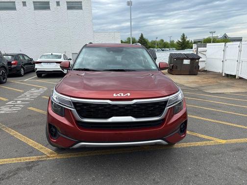 Mars Orange 2023 Kia Seltos S