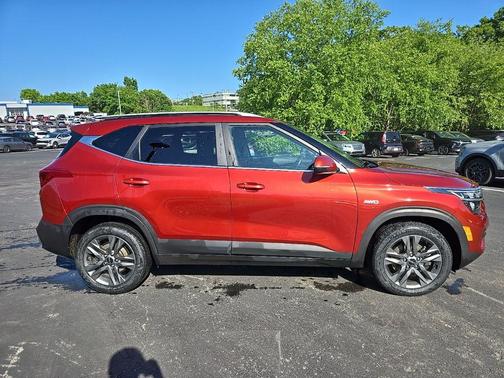 Mars Orange 2023 Kia Seltos S