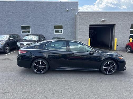 Midnight Black Metallic 2018 Toyota Camry XSE