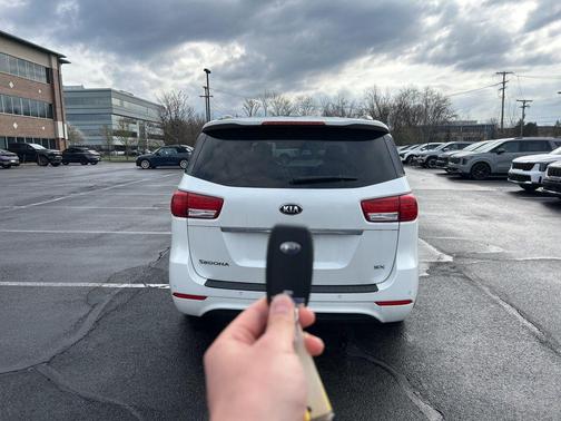 Snow White Pearl 2016 Kia Sedona SX