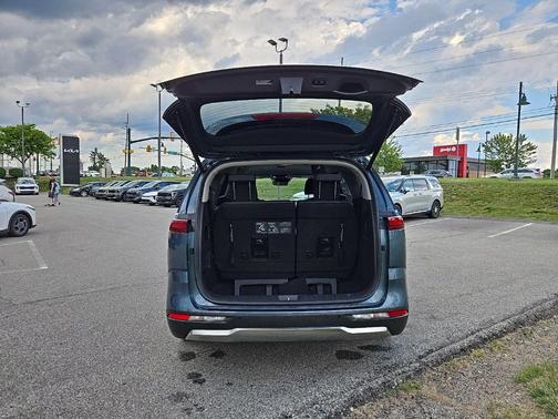 Astra Blue 2024 Kia Carnival SX