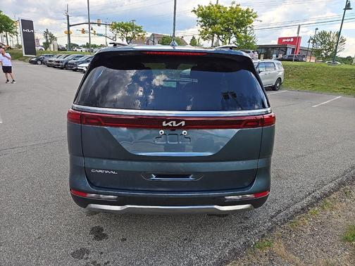 Astra Blue 2024 Kia Carnival SX