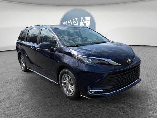 2024 Toyota Sienna XLE