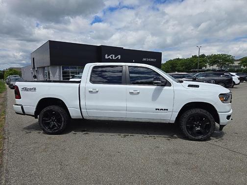 Bright White Clearcoat 2021 RAM 1500 Big Horn/Lone Star