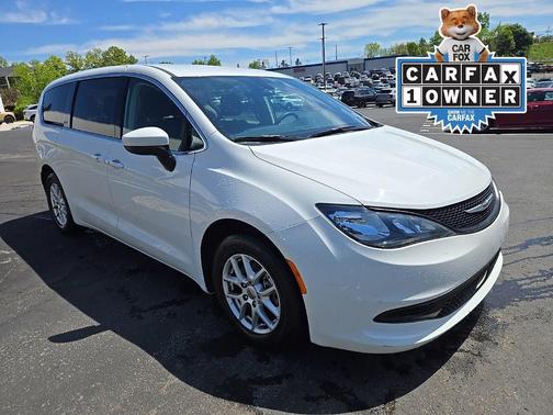 Bright White Clearcoat 2022 Chrysler Voyager LX