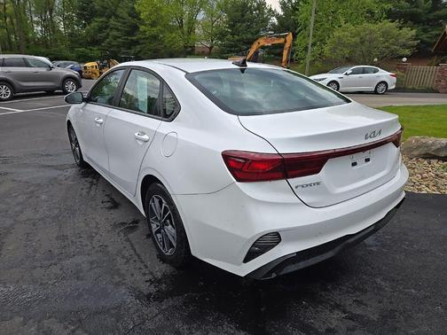 Snow White Pearl 2024 Kia Forte LXS