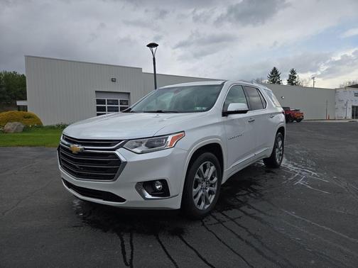 Iridescent Pearl Tricoat 2018 Chevrolet Traverse Premier