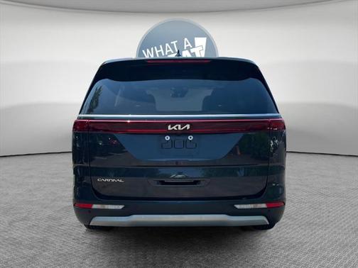 2023 Kia Carnival LX