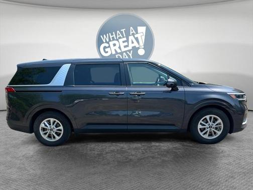 2023 Kia Carnival LX