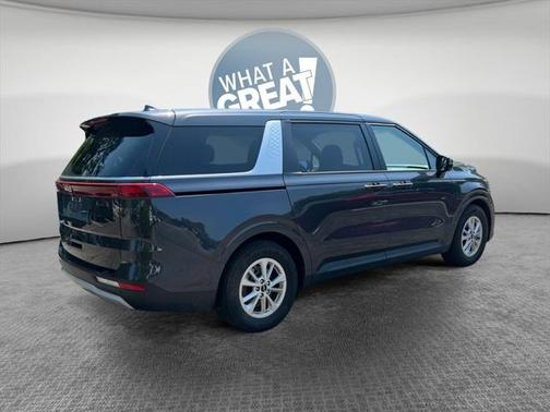 2023 Kia Carnival LX