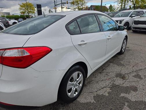 Clear White 2016 Kia Forte LX