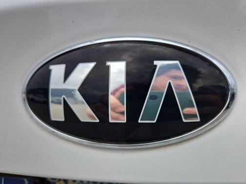 Clear White 2016 Kia Forte LX
