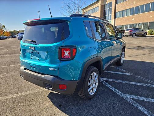 Bikini Metallic Clearcoat 2022 Jeep Renegade Latitude
