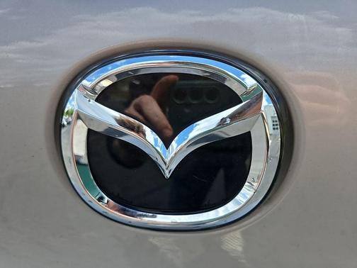 Platinum Quartz Metallic 2024 Mazda Mazda3 2.5 S Select Sport