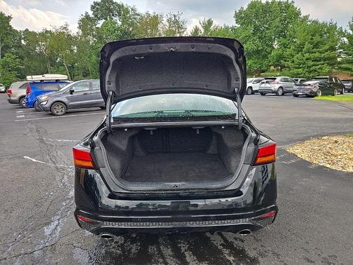 Super Black 2024 Nissan Altima SR FWD