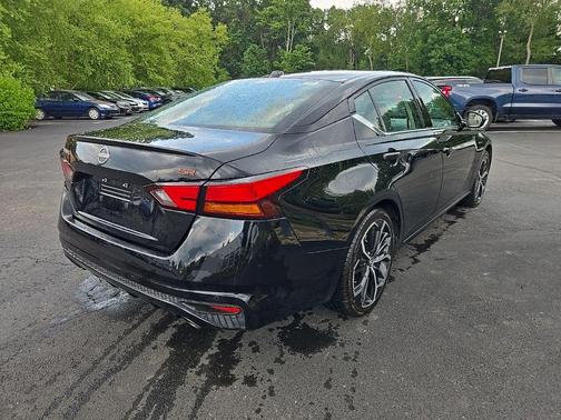 Super Black 2024 Nissan Altima SR FWD