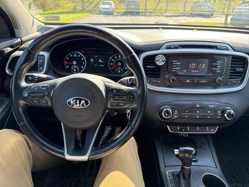 Titanium Silver 2016 Kia Sorento LX