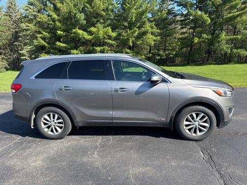 Titanium Silver 2016 Kia Sorento LX