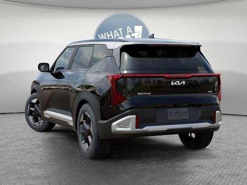 Aurora Black Pearl 2027 Kia Seltos S