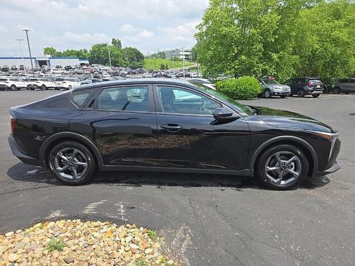 Aurora Black Pearl 2025 Kia K4 LXS