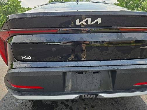 Aurora Black Pearl 2025 Kia K4 LXS