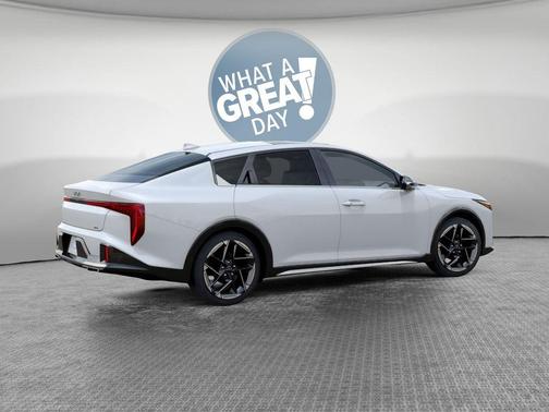 Snow White Pearl 2026 Kia K4 GT-Line