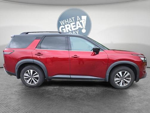2022 Nissan Pathfinder SL 4WD