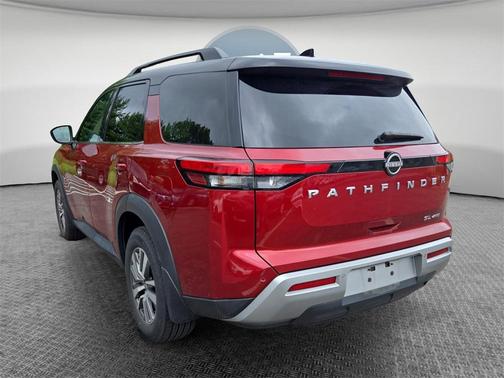 2022 Nissan Pathfinder SL 4WD
