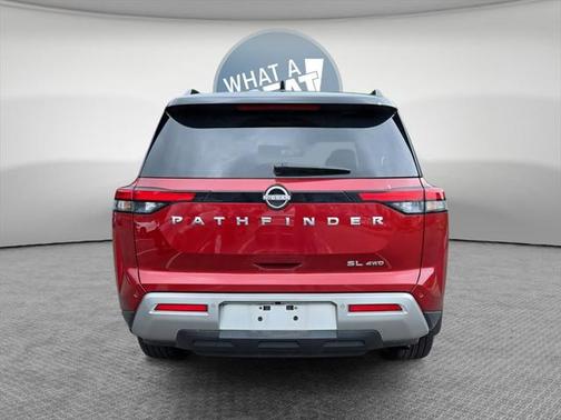 2022 Nissan Pathfinder SL 4WD
