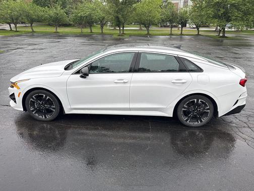 Glacial White Pearl 2022 Kia K5 GT-Line