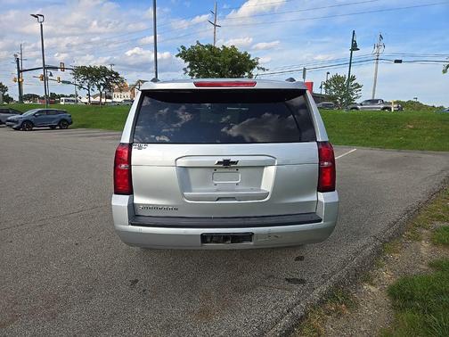 Silver Ice Metallic 2020 Chevrolet Suburban LT