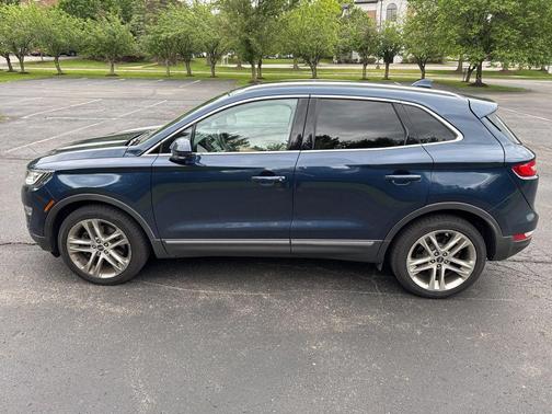Midnight Sapphire Blue Metallic 2017 Lincoln MKC Reserve