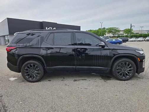 Mosaic Black Metallic 2023 Chevrolet Traverse RS