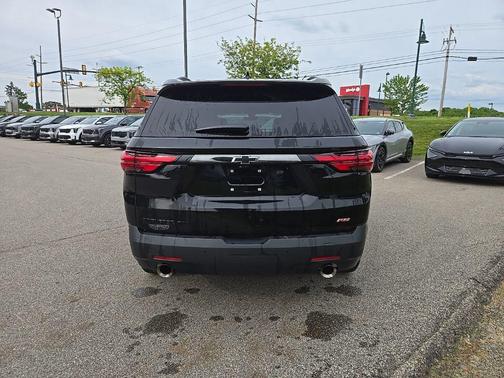 Mosaic Black Metallic 2023 Chevrolet Traverse RS